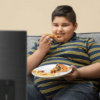 A influência dos meios de comunicação na obesidade e como combater as mensagens negativas